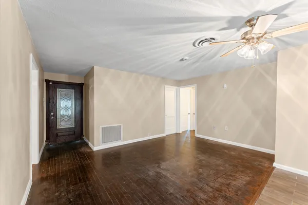 $1,300 | 3216 Avenue I, Rosenberg, TX 77471