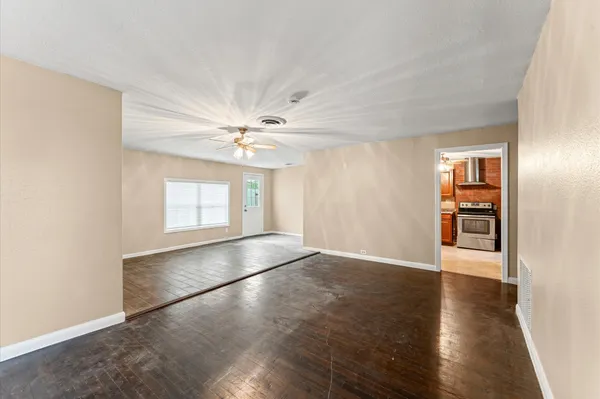 $1,300 | 3216 Avenue I, Rosenberg, TX 77471