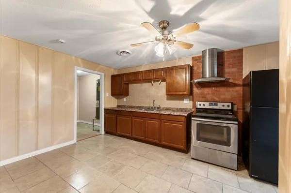 $1,300 | 3216 Avenue I, Rosenberg, TX 77471