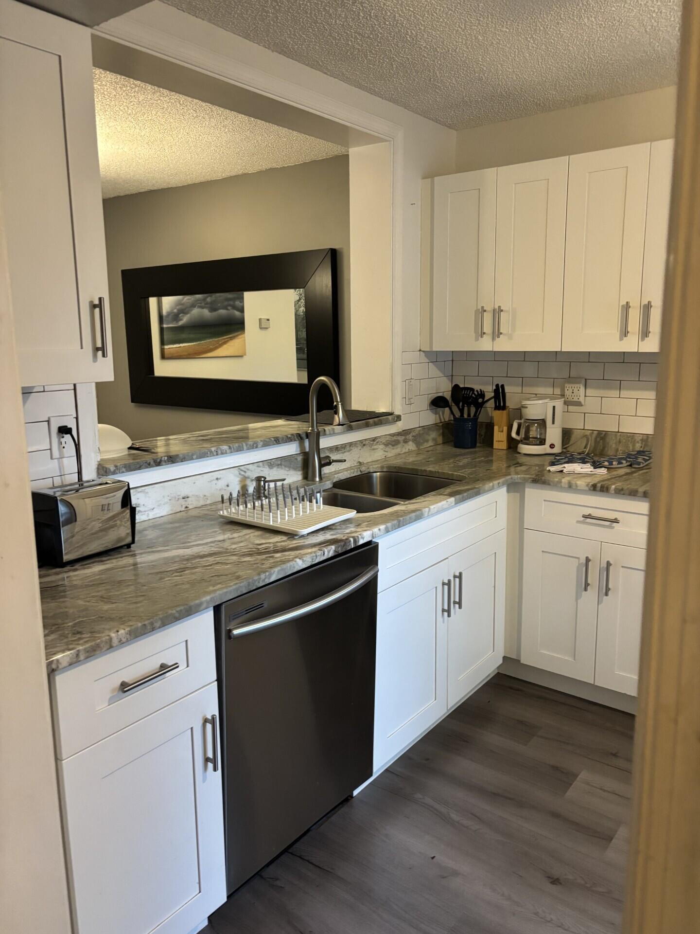 5048 Heatherhill Lane, Unit 2 Boca Raton, FL 33486 - Photo 2 of 17 19