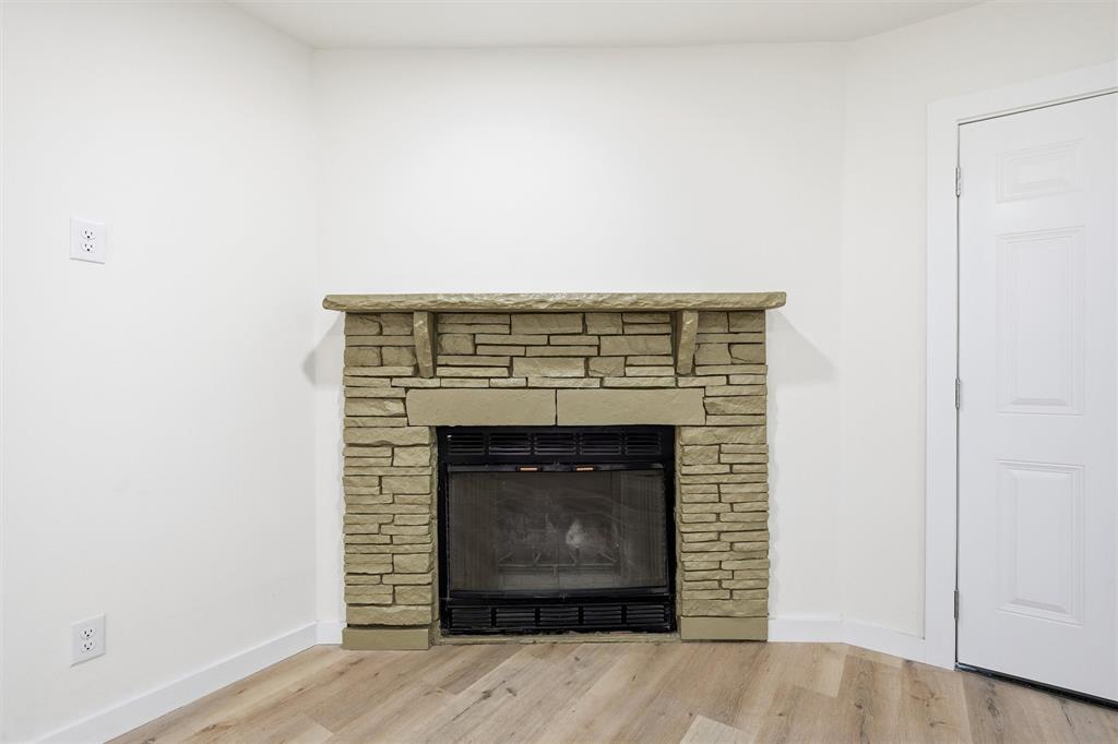 1221 Chestnut Street Waco, TX 76704 - Photo 13 of 32 an empty room with a fireplace