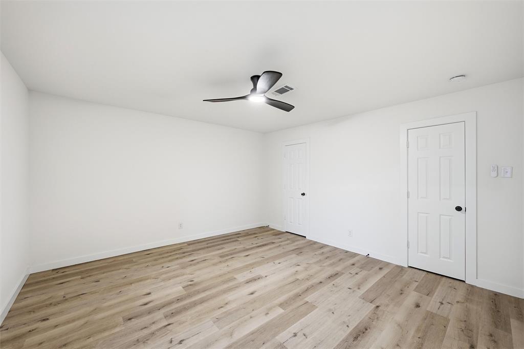 1221 Chestnut Street Waco, TX 76704 - Photo 19 of 32 wooden floor in an empty room