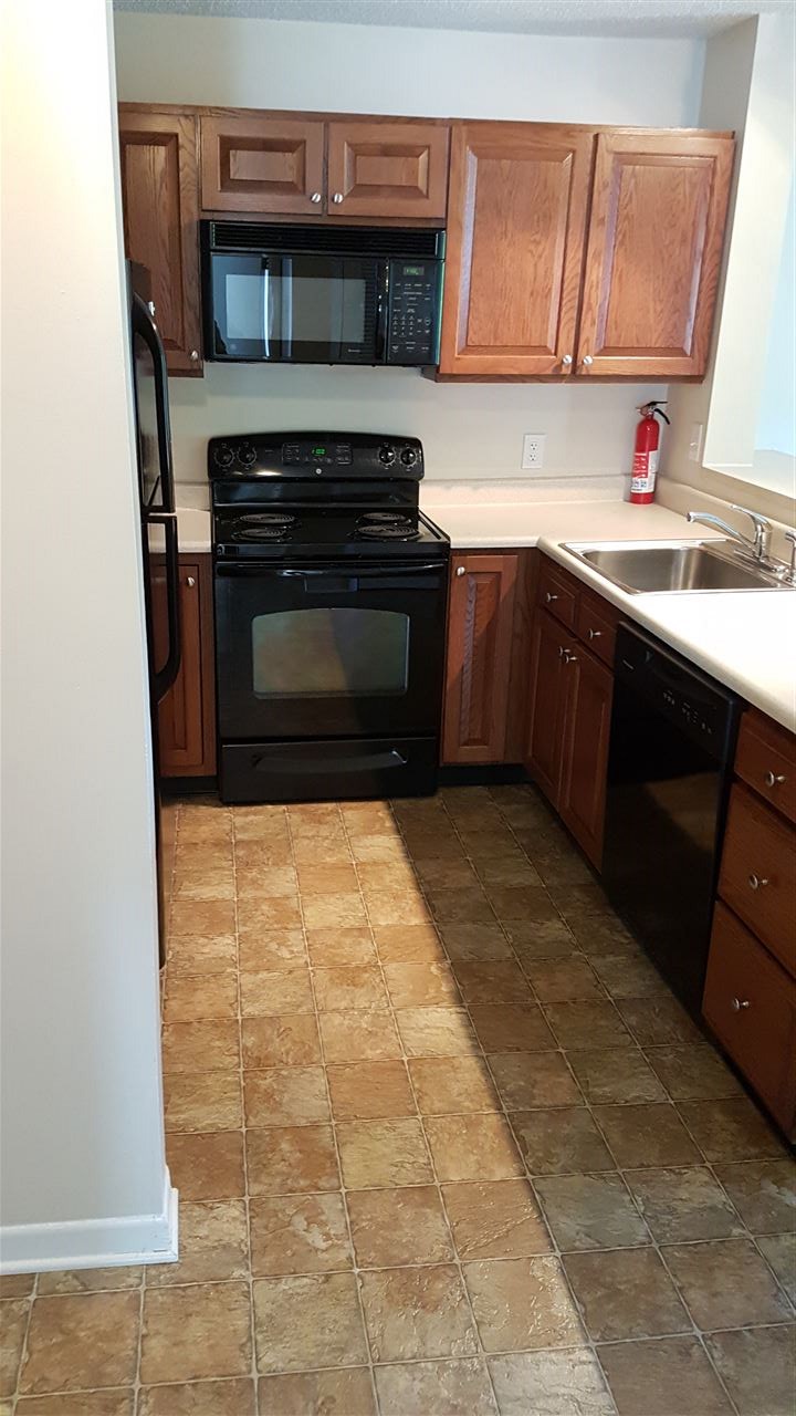 1330 Hunters Road, Unit H Harrisonburg, VA 22801 - Photo 13 of 22 a kitchen with a stove and a sink