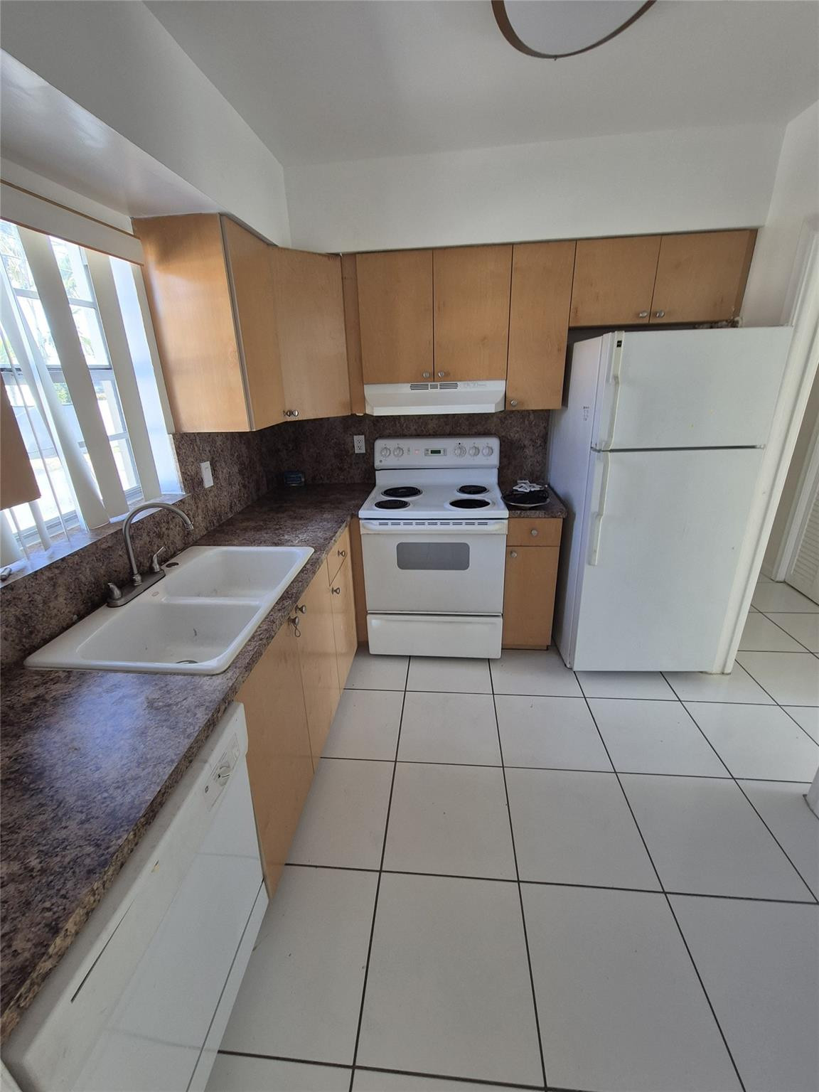 3711 Tyler Street Hollywood, FL 33021 - Photo 4 of 9 Photo 4