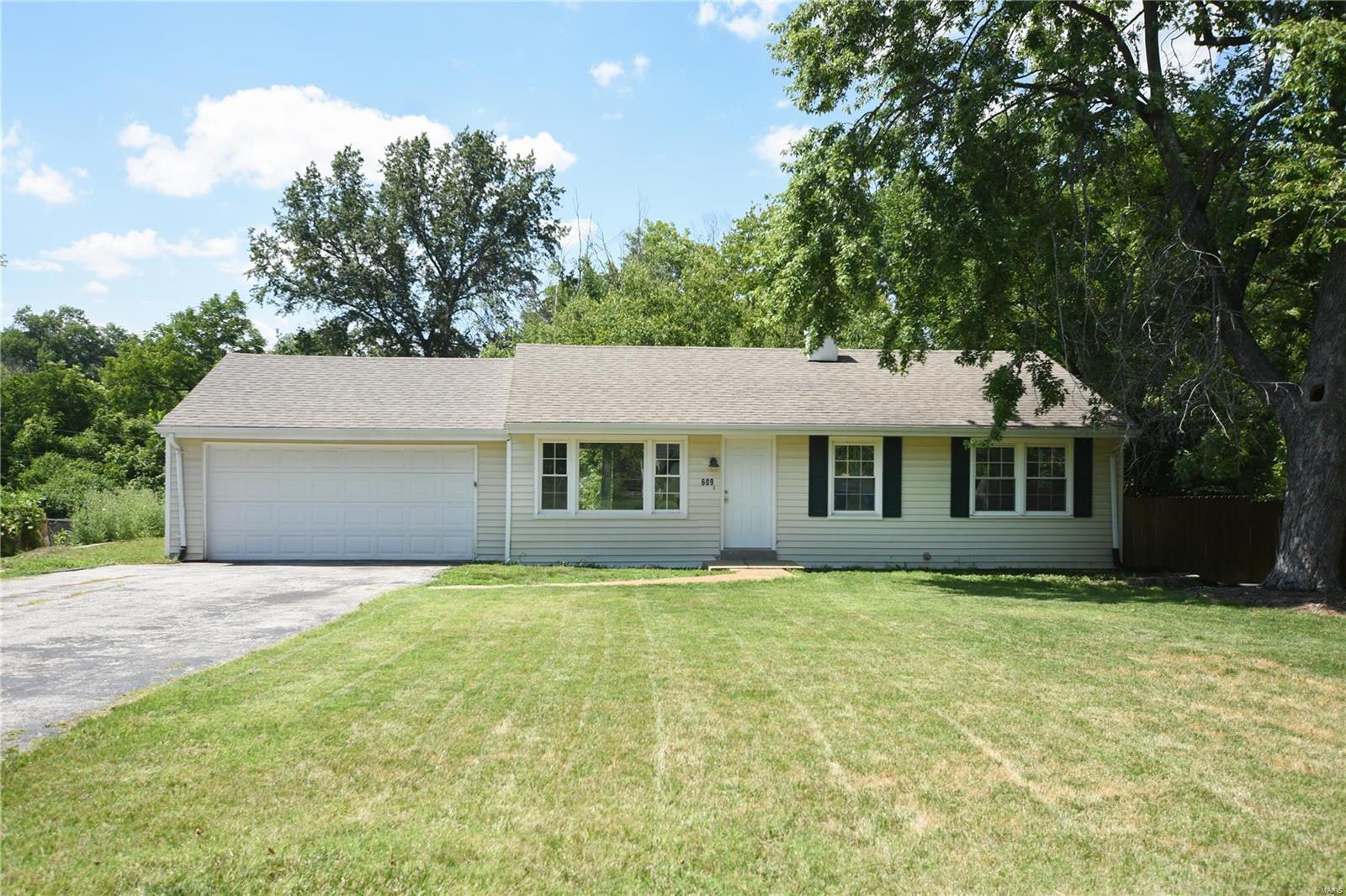 609 Parker Drive Ballwin, MO 63021 - Photo 1 of 29