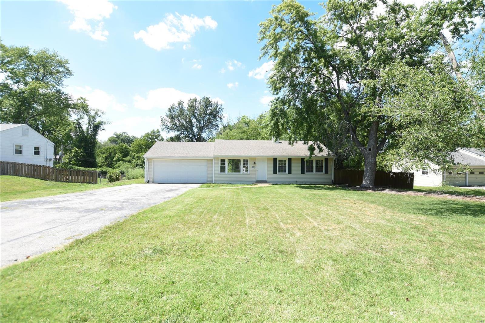 609 Parker Drive Ballwin, MO 63021 - Photo 2 of 29