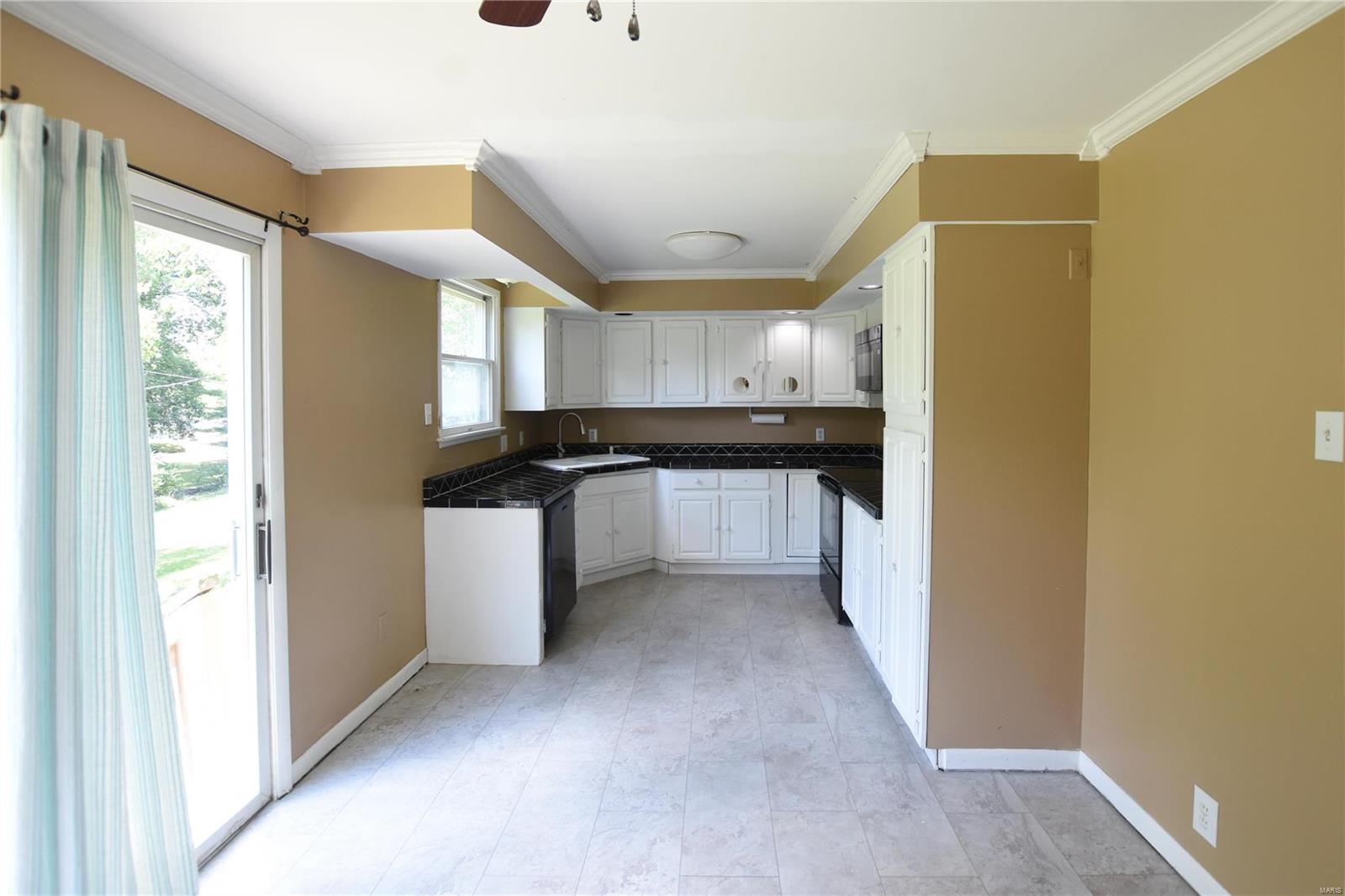 609 Parker Drive Ballwin, MO 63021 - Photo 10 of 29