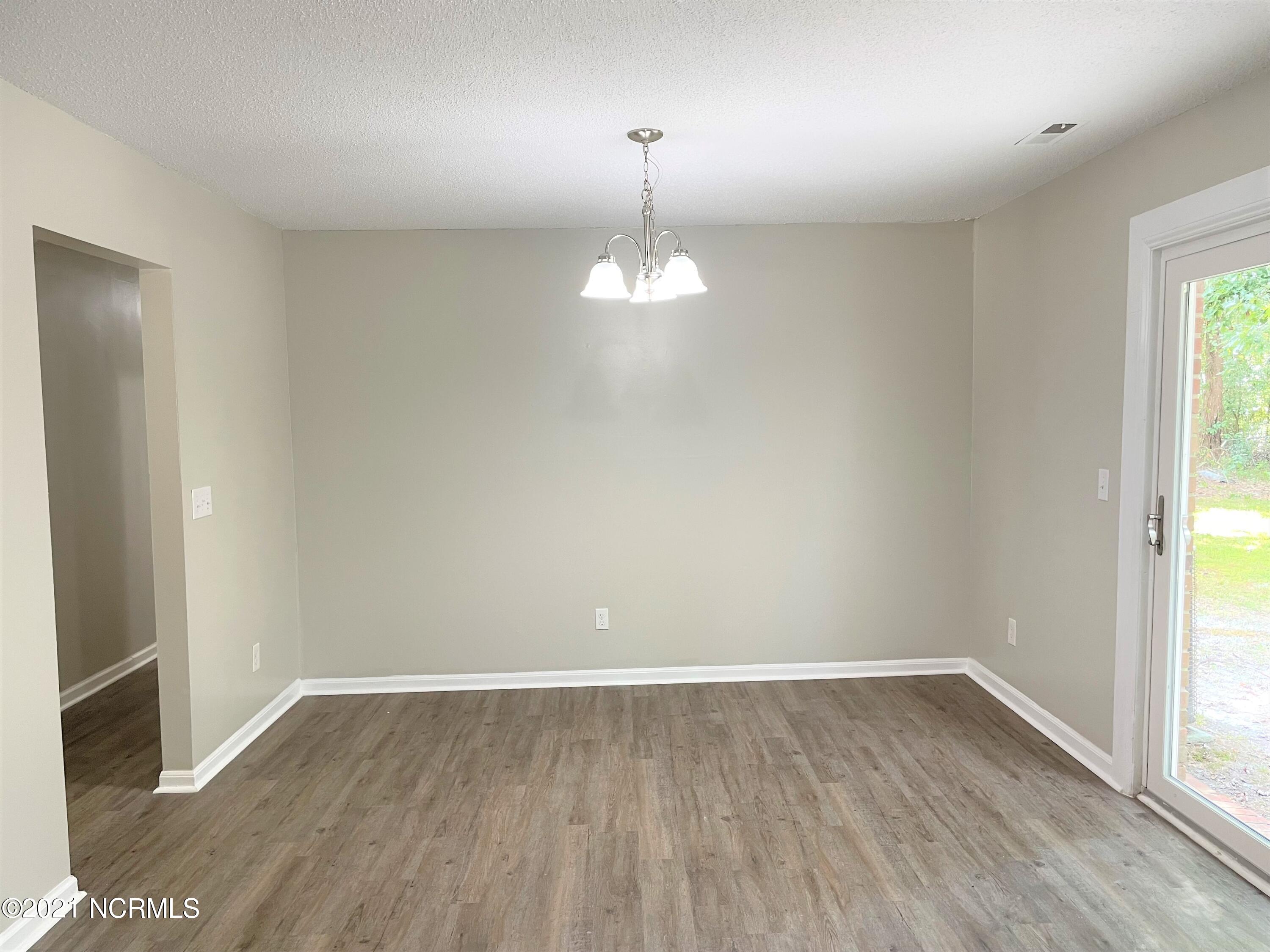 1285 Old Maplehurst Road Jacksonville, NC 28540 - Photo 12 of 32 eat-in 2