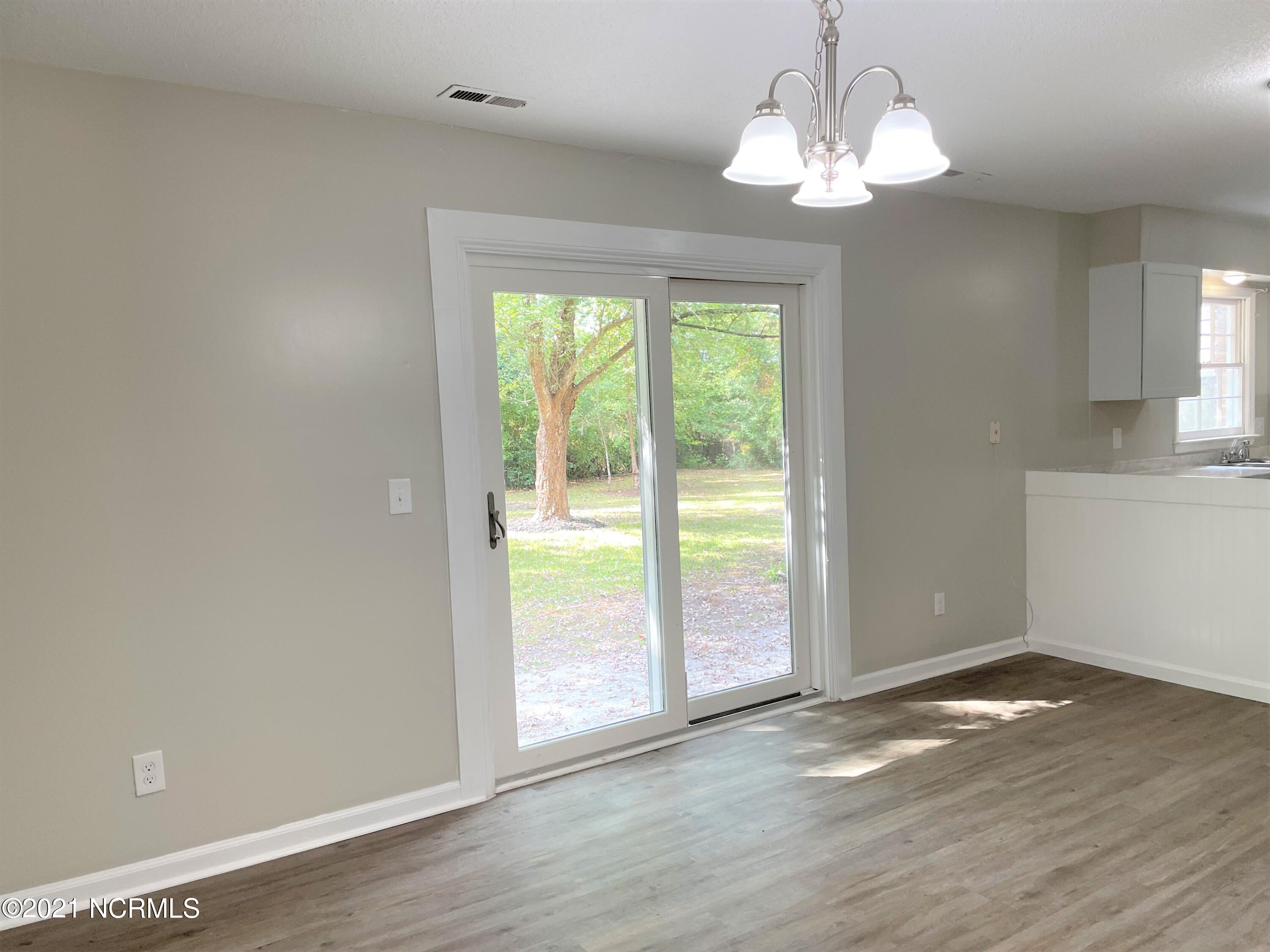 1285 Old Maplehurst Road Jacksonville, NC 28540 - Photo 13 of 32 eat-in 3