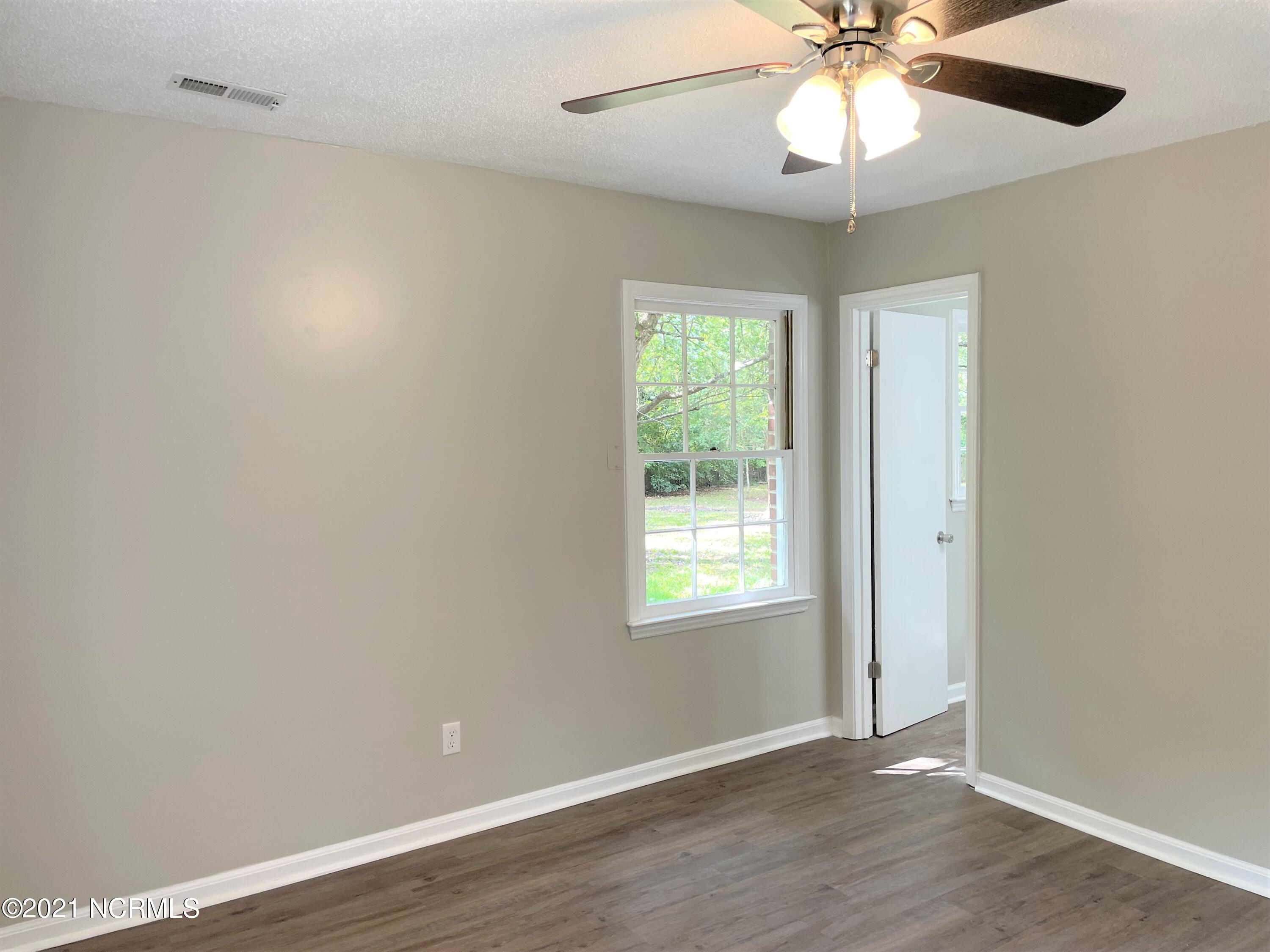 1285 Old Maplehurst Road Jacksonville, NC 28540 - Photo 21 of 32 master bedroom