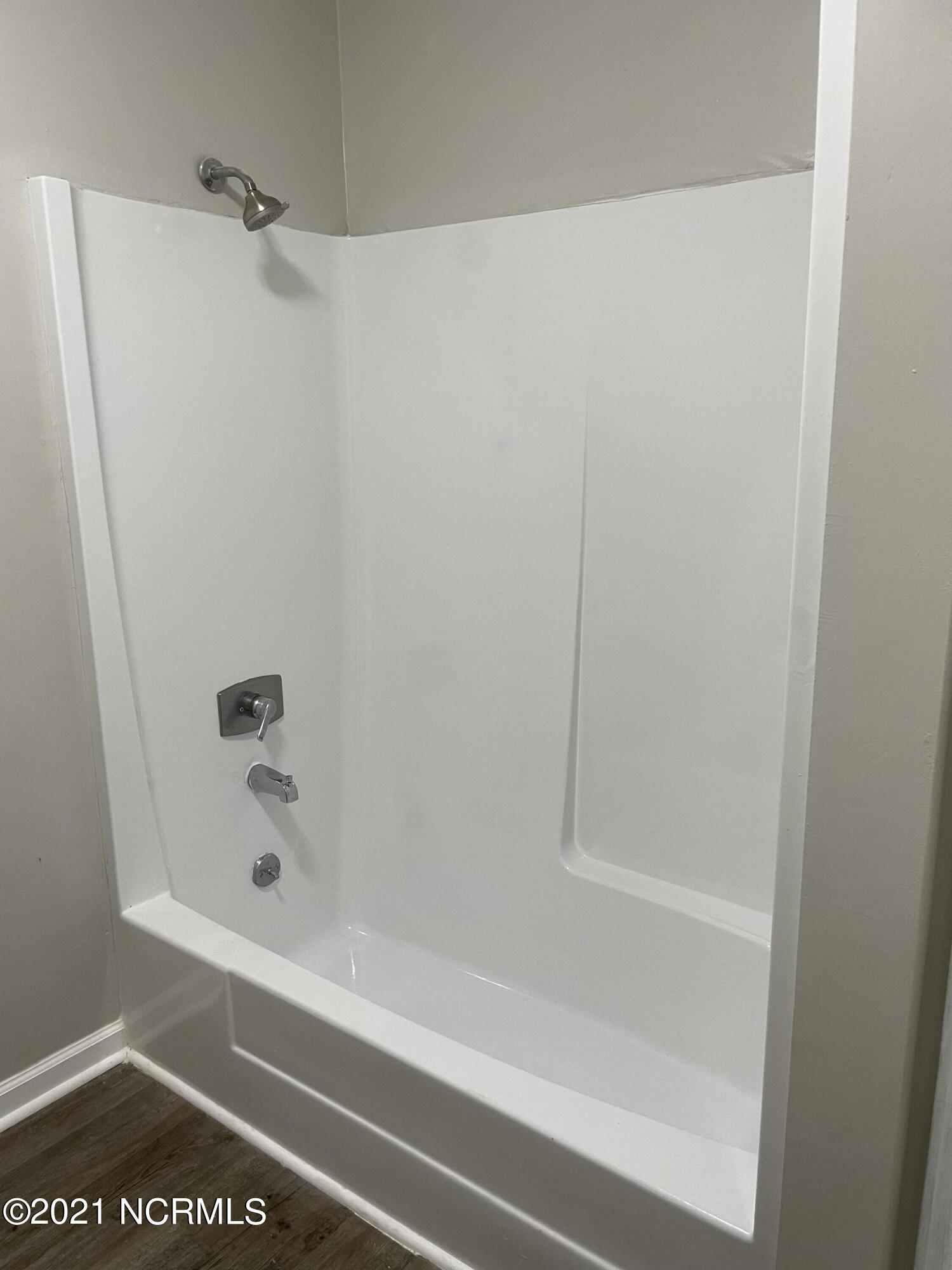 1285 Old Maplehurst Road Jacksonville, NC 28540 - Photo 23 of 32 hall bath