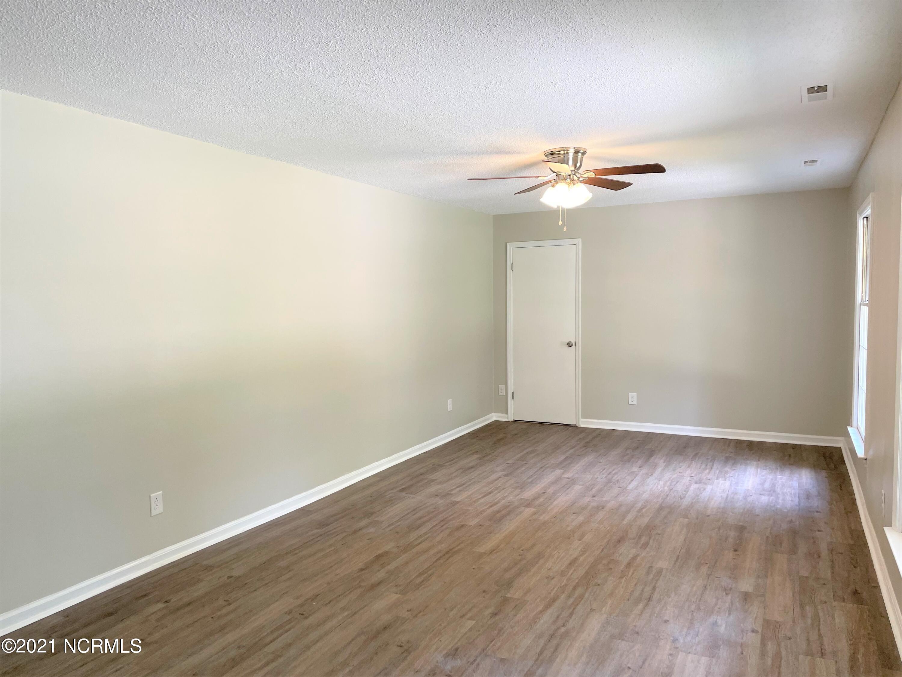 1285 Old Maplehurst Road Jacksonville, NC 28540 - Photo 4 of 32 living room2