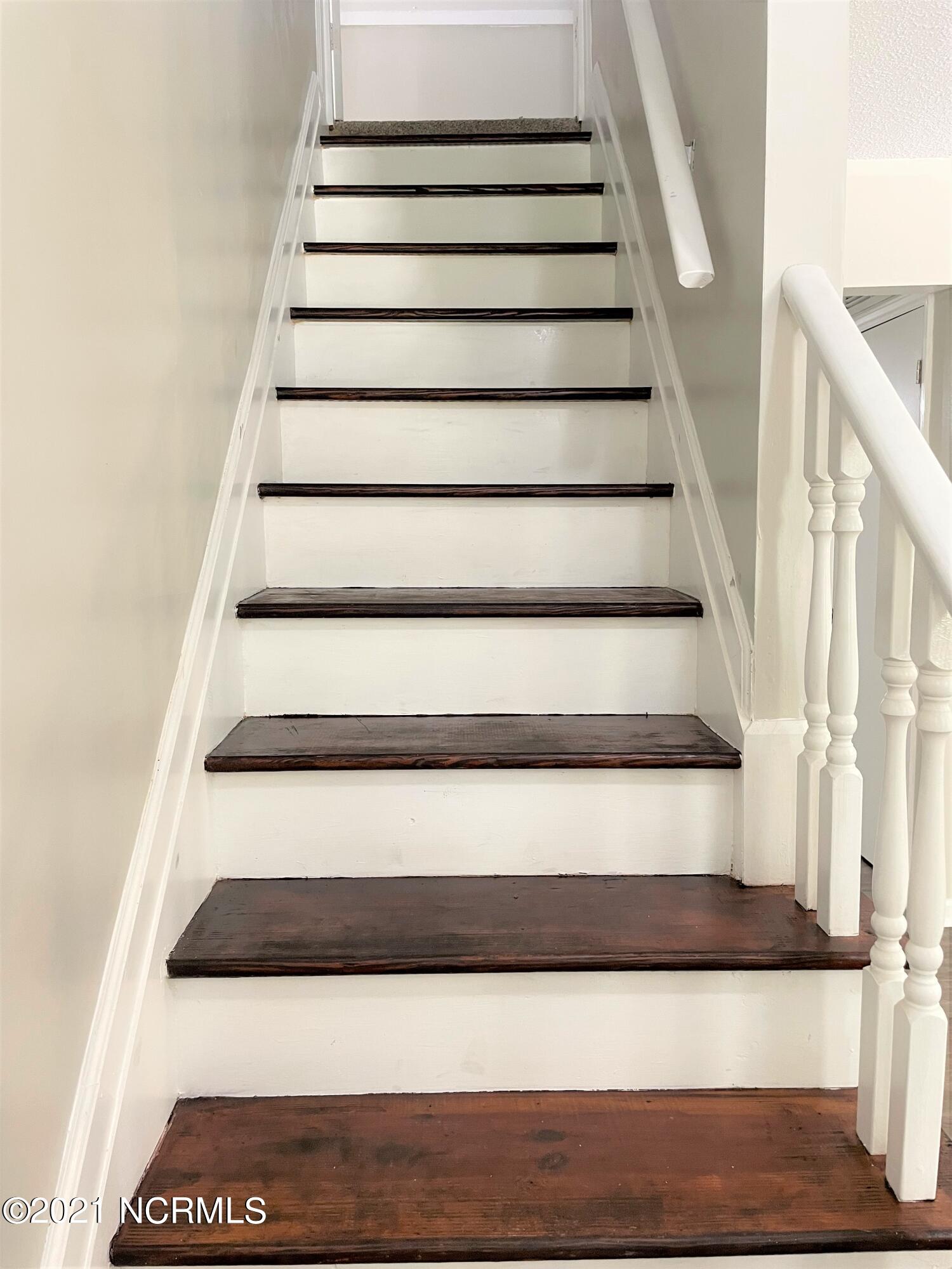 1285 Old Maplehurst Road Jacksonville, NC 28540 - Photo 6 of 32 stairs