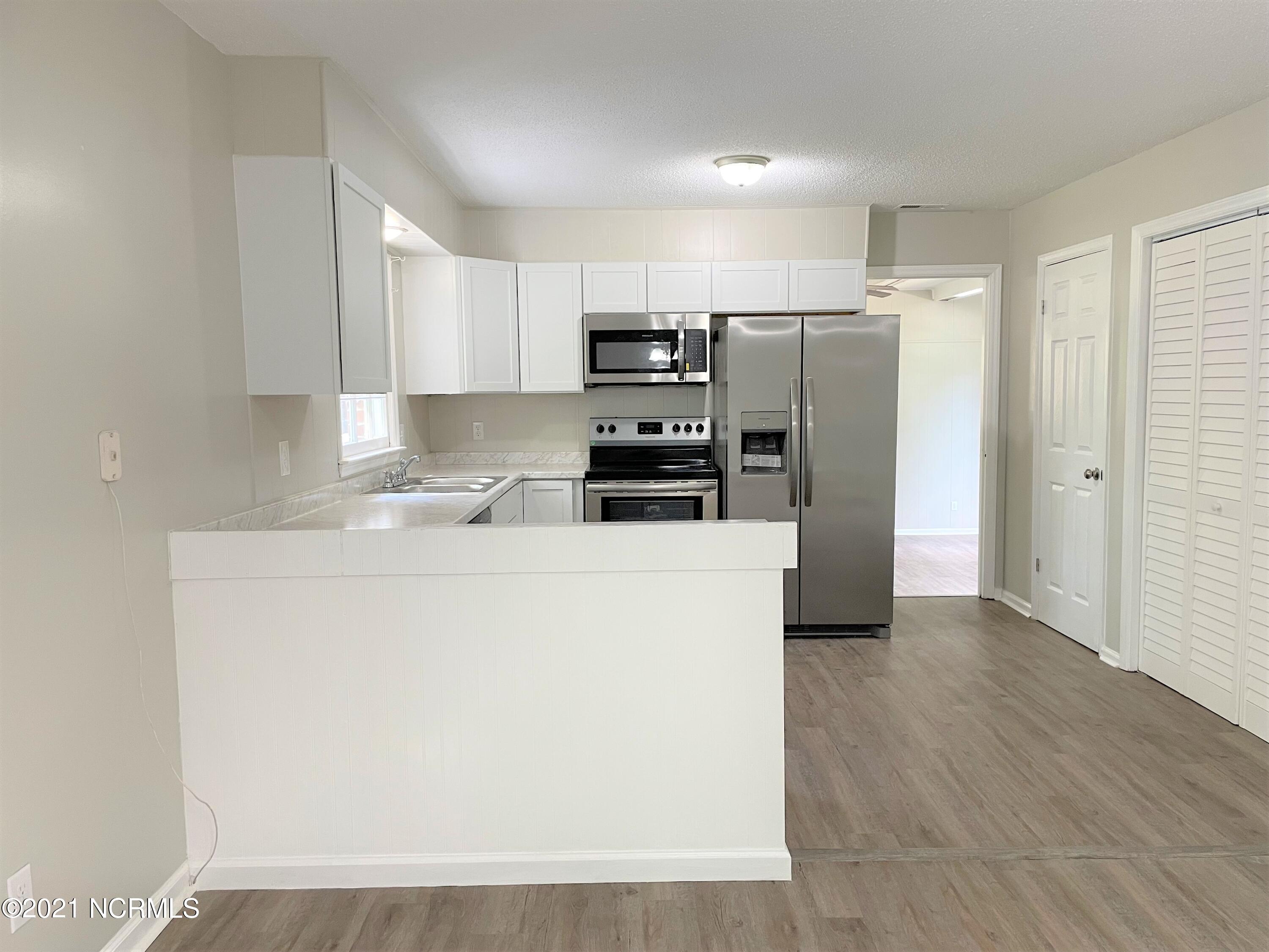 1285 Old Maplehurst Road Jacksonville, NC 28540 - Photo 7 of 32 kitchen 2