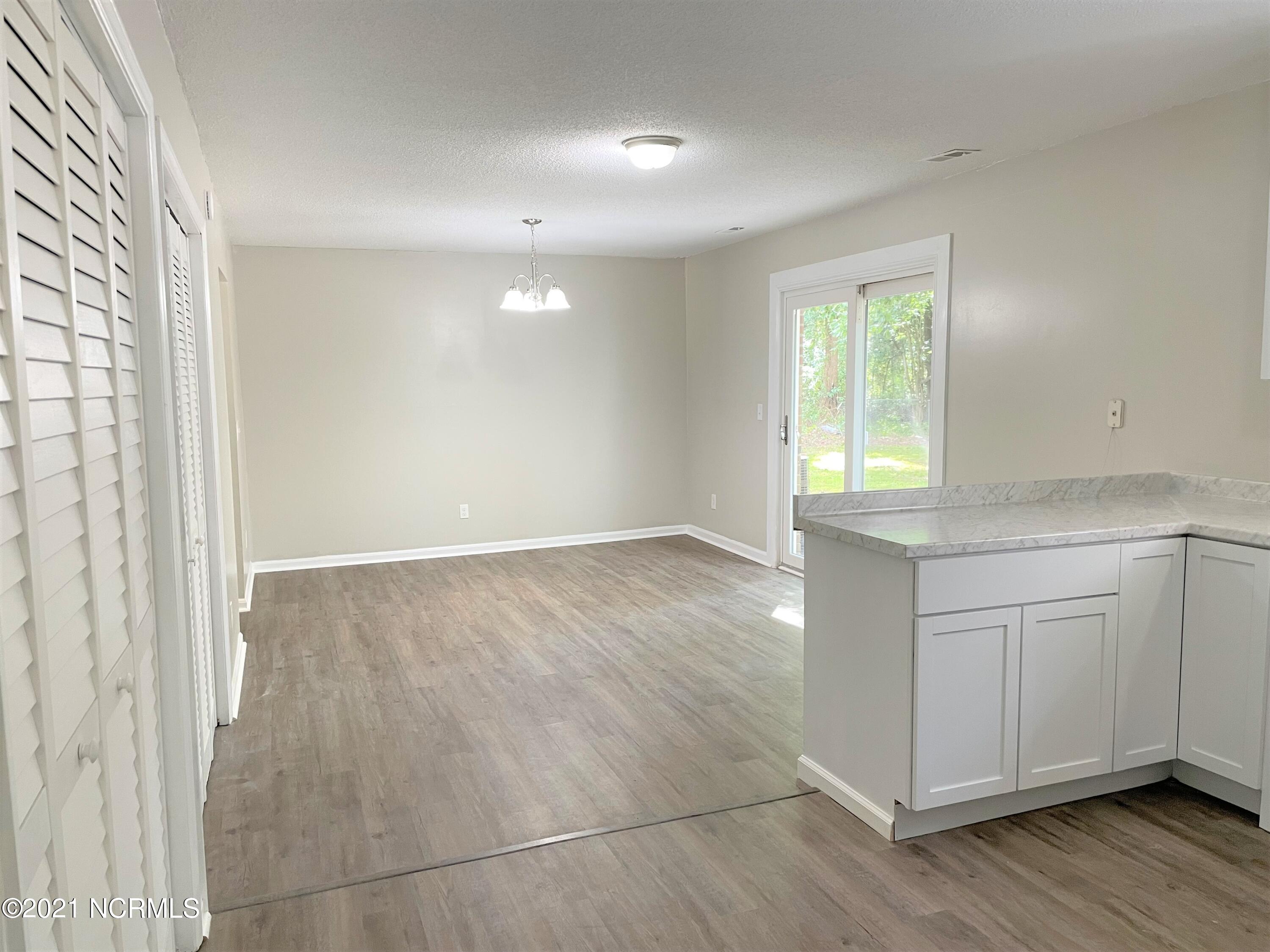 1285 Old Maplehurst Road Jacksonville, NC 28540 - Photo 10 of 32 eat-in area