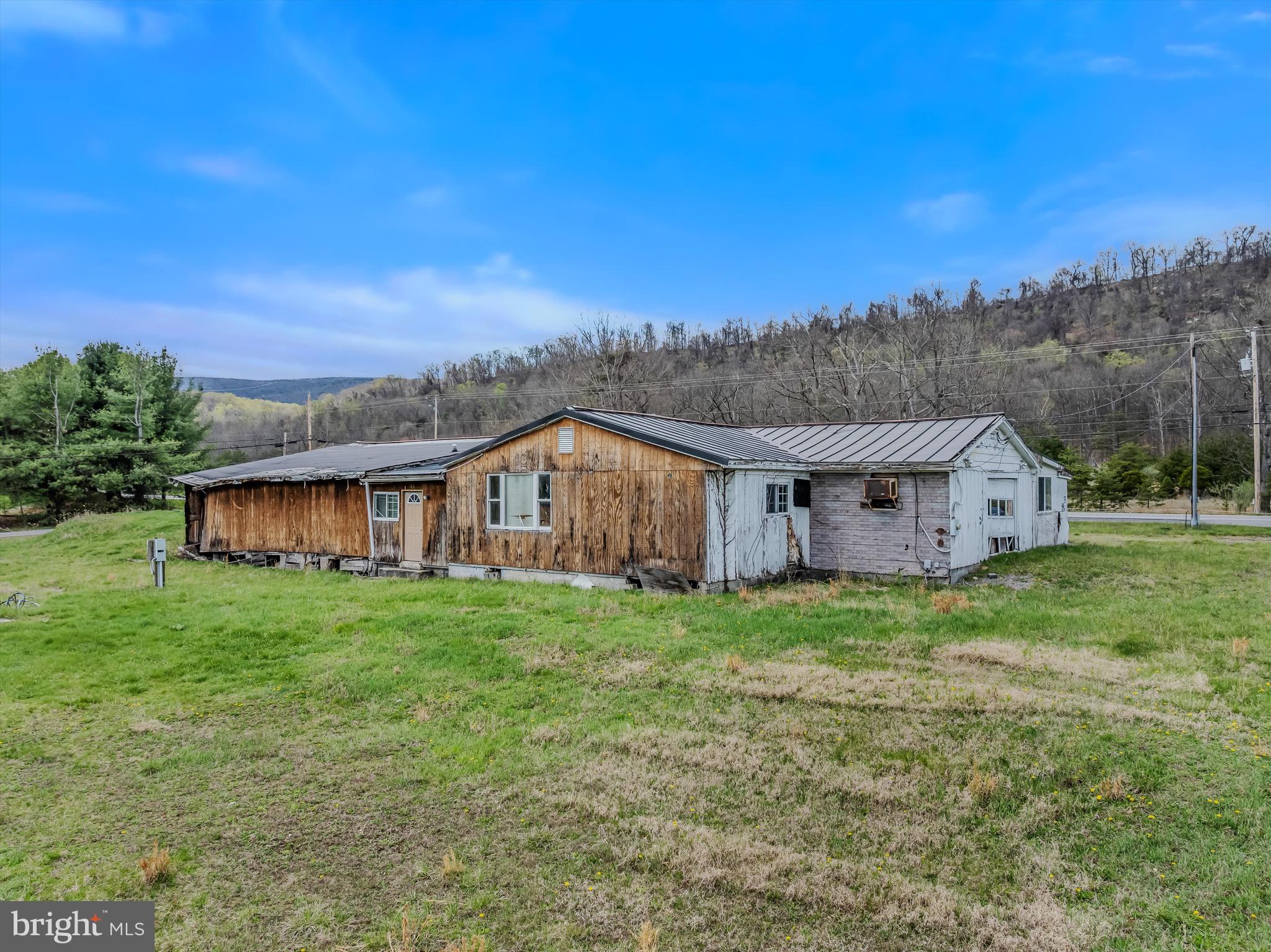 11249 Valley Road Berkeley Springs, WV 25411 - Photo 4 of 19