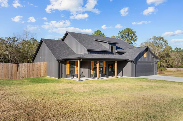 $399,000 | 190 Shady Oaks Drive, Hudson, TX 75904