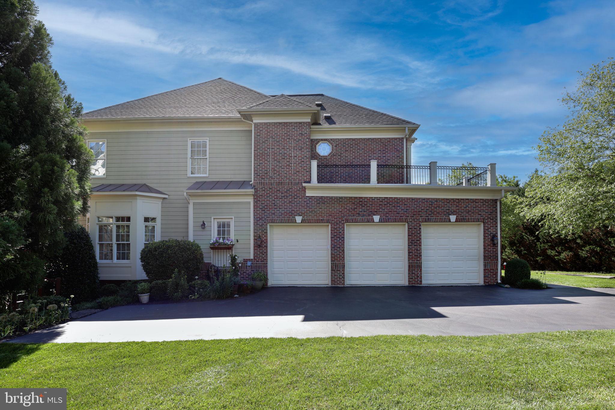 18856 Ridgeback Court Leesburg, VA 20176 - Photo 10 of 29 Side-entry 3-car garage with 2 EV charging outlets