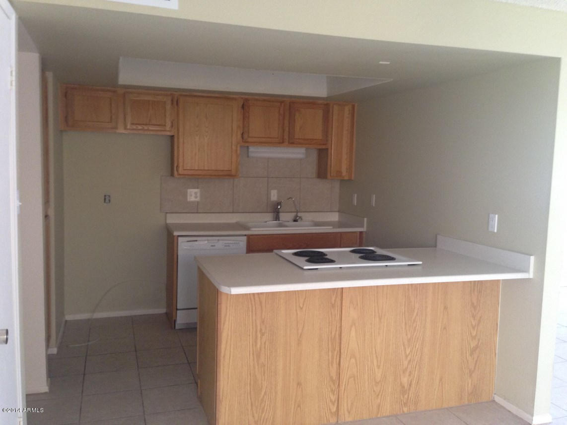 736 East Dobbins Road Phoenix, AZ 85042 - Photo 4 of 12 Kitchen