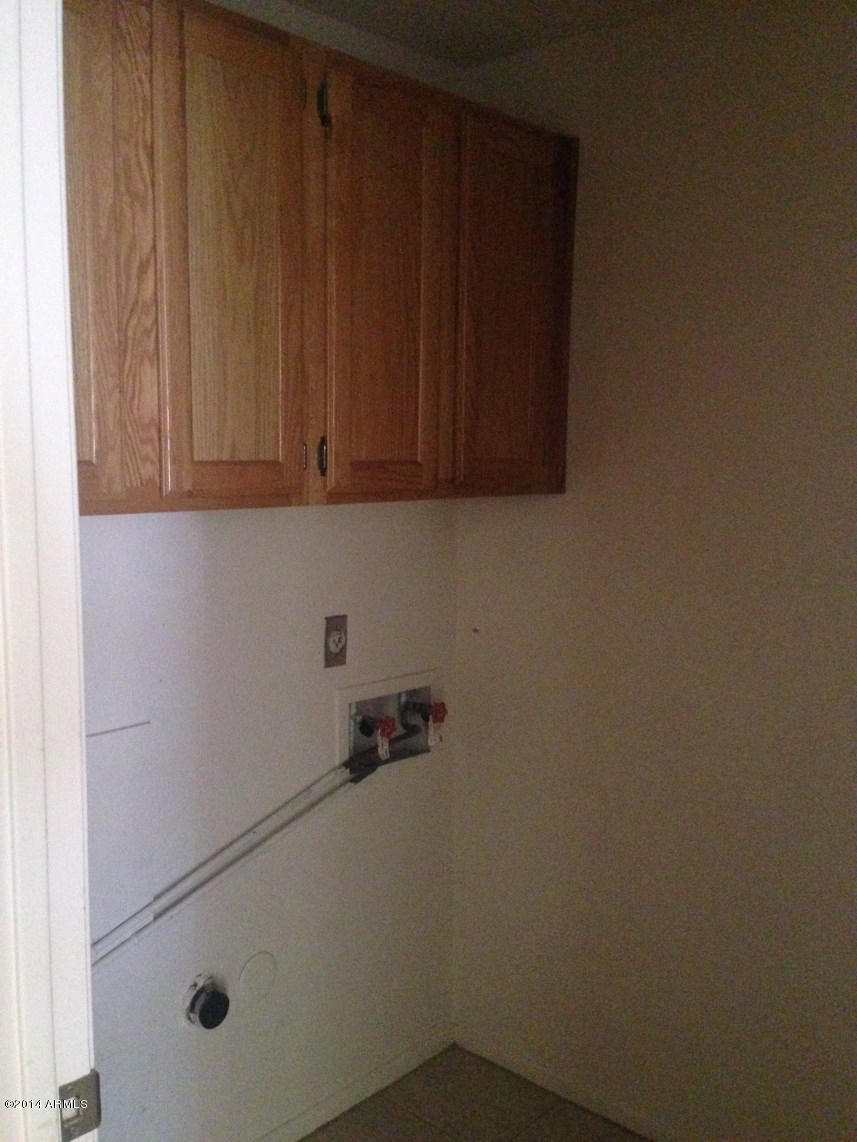 736 East Dobbins Road Phoenix, AZ 85042 - Photo 5 of 12 Laundry