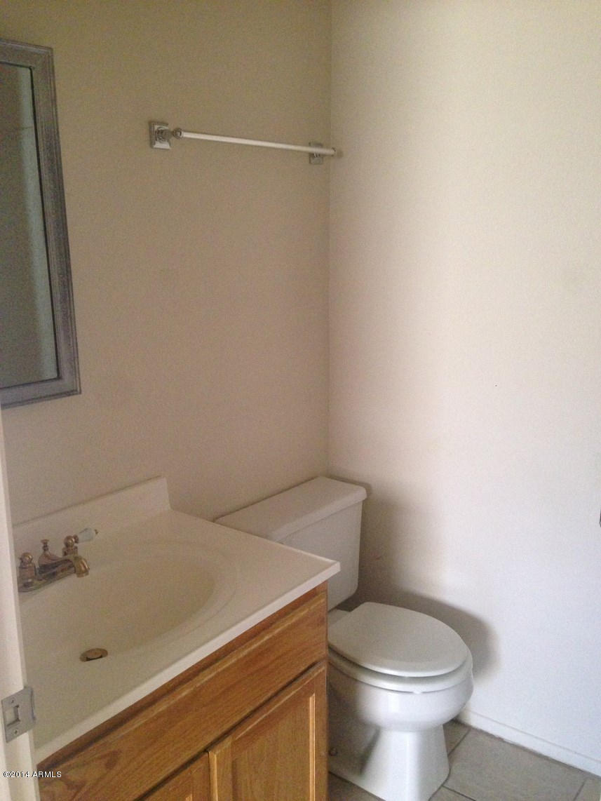 736 East Dobbins Road Phoenix, AZ 85042 - Photo 9 of 12 Bath2