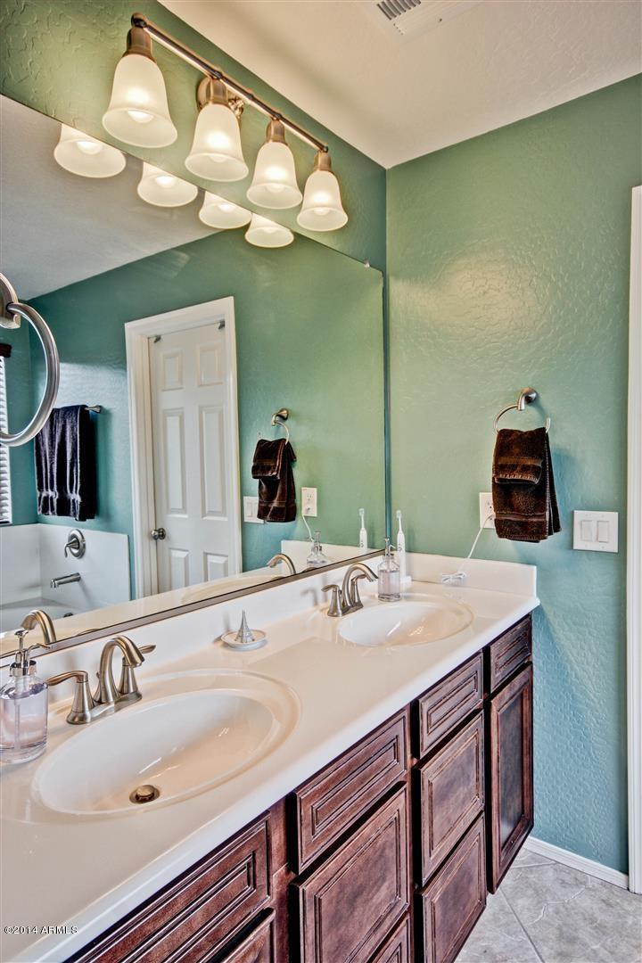 3224 East Ridgewood Lane Gilbert, AZ 85298 - Photo 19 of 33 MASTER BATH