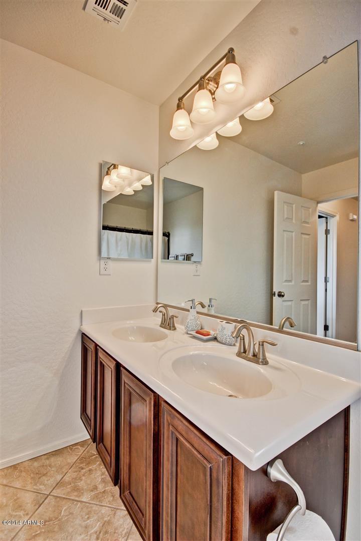3224 East Ridgewood Lane Gilbert, AZ 85298 - Photo 26 of 33 UPSTAIRS HALL BATH