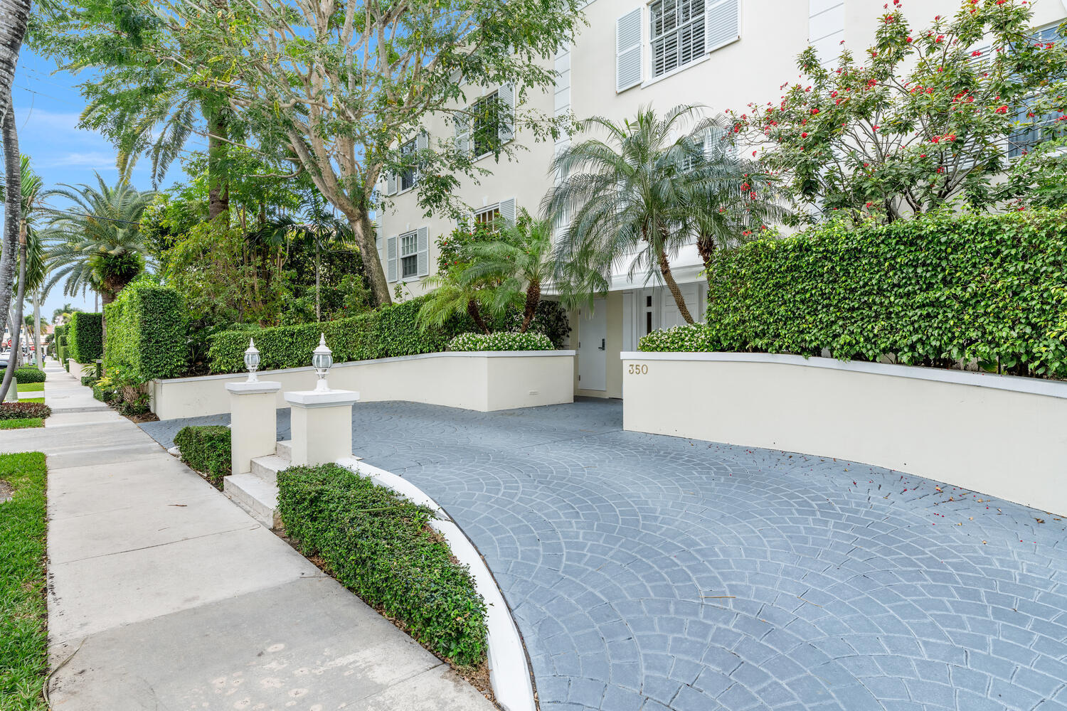 350 Cocoanut Row, Unit 3A Palm Beach, FL 33480 - Photo 2 of 38 350 Cocoanut Row Apt 3A Palm-large-037-0