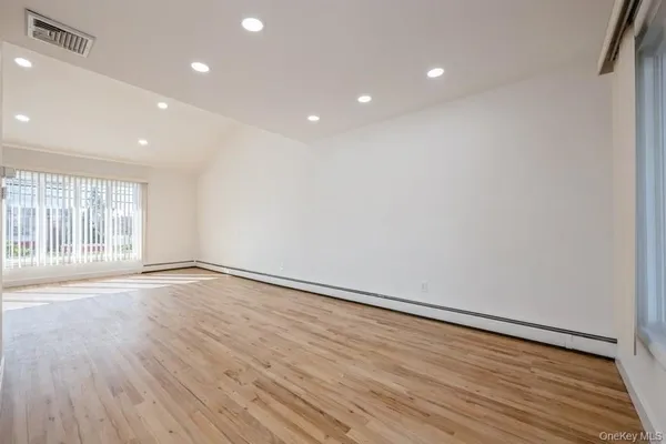 $7,995 | 482 Harbor Drive, Cedarhurst, NY 11516