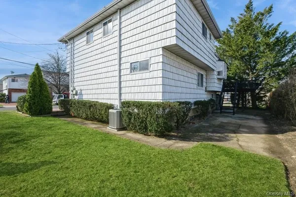 $7,995 | 482 Harbor Drive, Cedarhurst, NY 11516