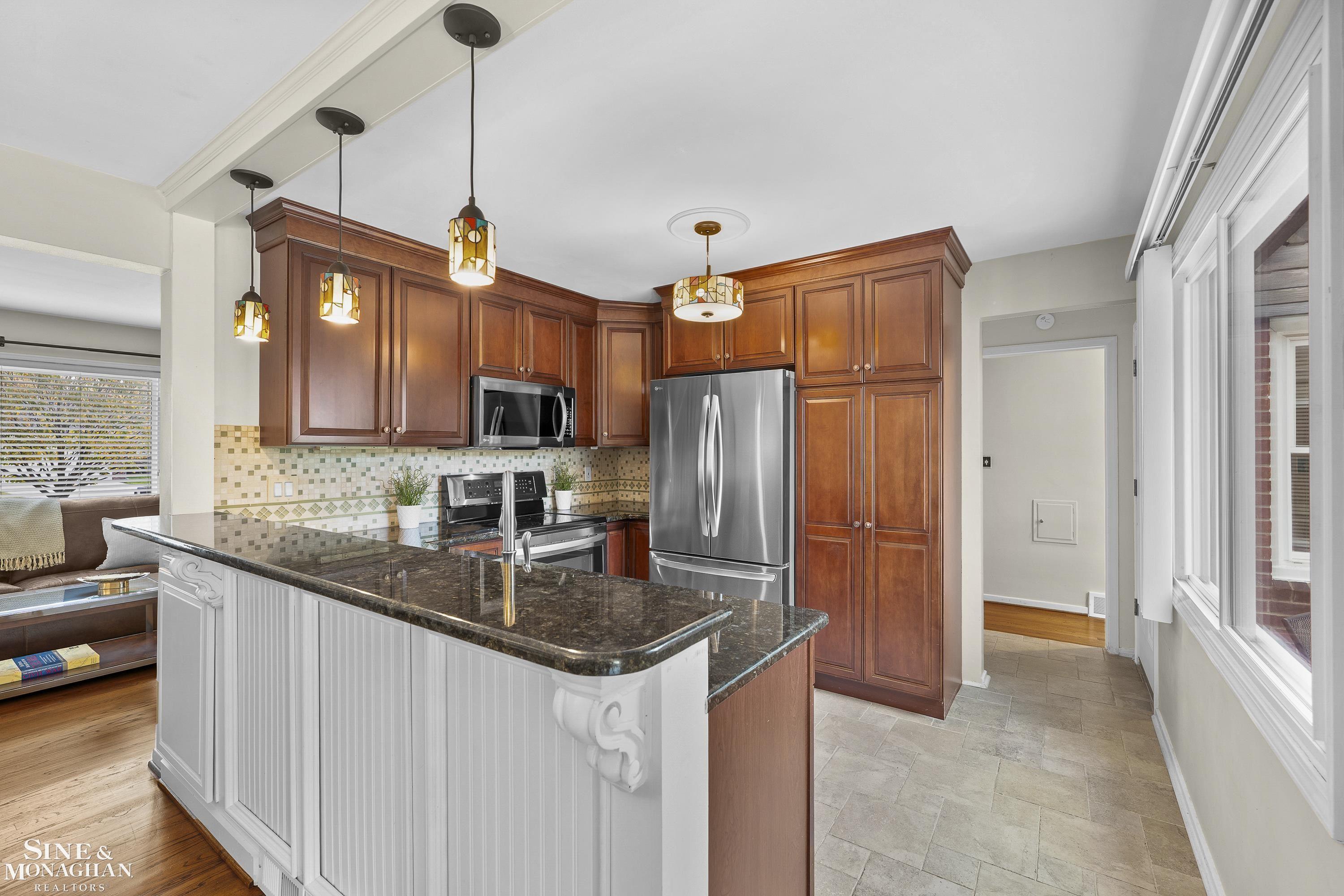 463 Lexington Road Grosse Pointe Farms, MI 48236 - Photo 10 of 38
