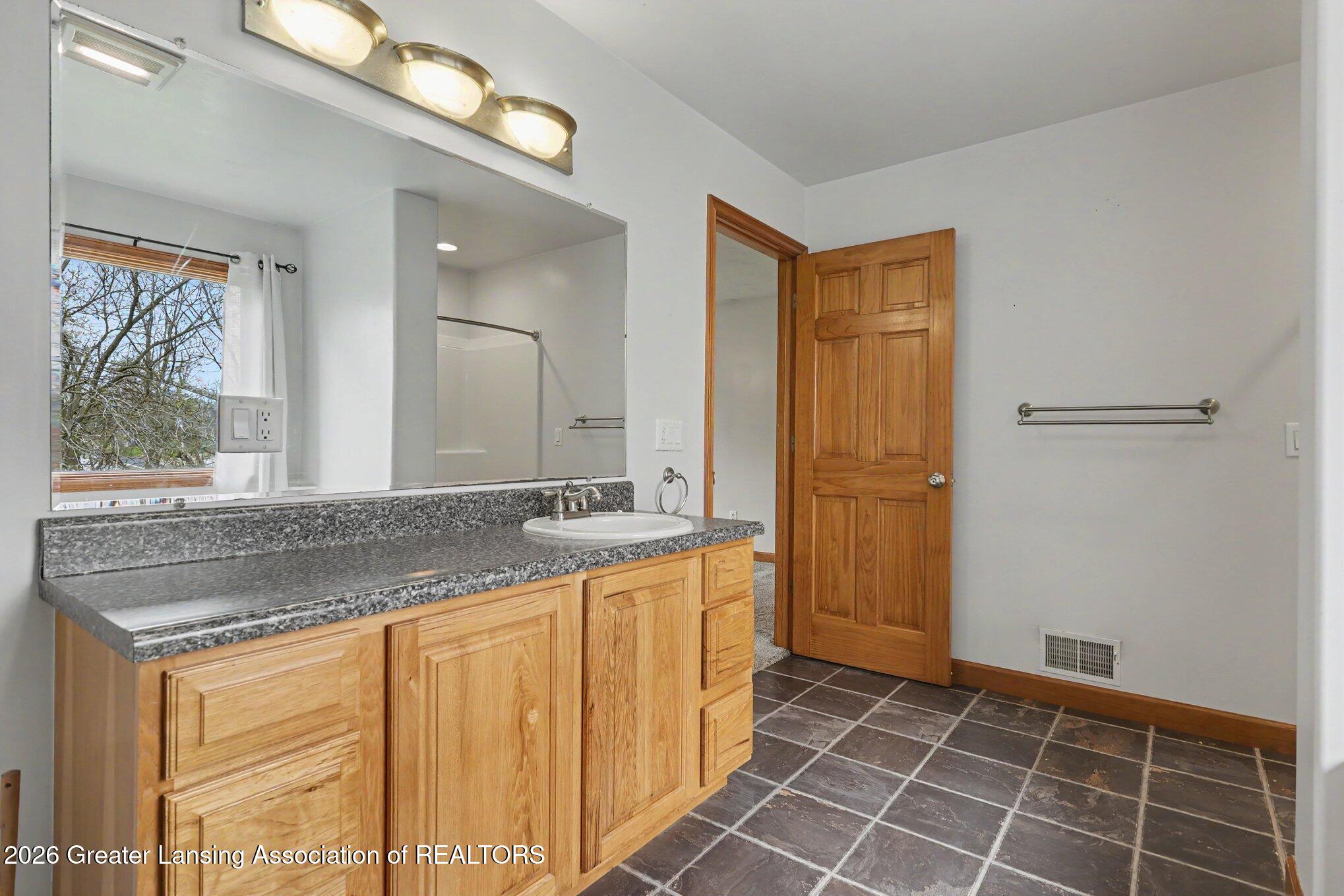 1407 Hayes Road Muir, MI 48860 - Photo 21 of 32 031_img_5284_497