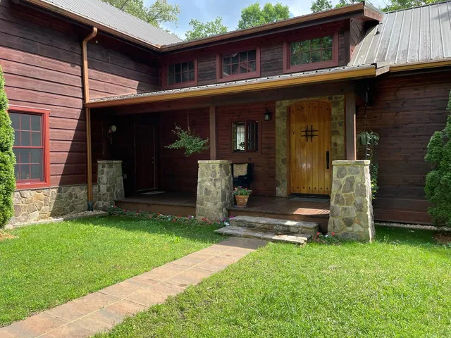 $1,800,000 | 381 Ross Drive, Mineral Bluff, GA 30559