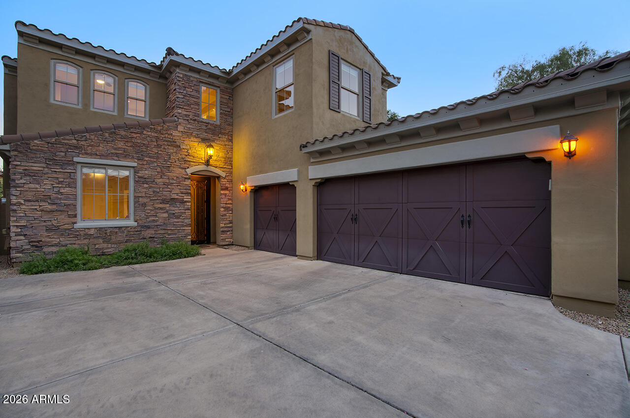 3985 East Hummingbird Lane Phoenix, AZ 85050 - Photo 4 of 47 a front view of a house with a yard and garage