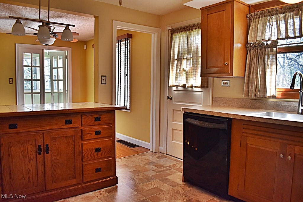 17600 Egbert Road Bedford, OH 44146 - Photo 24 of 49 Kitchen...