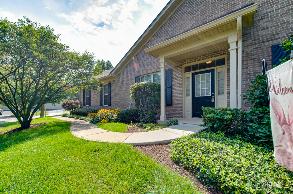 981 Oak Ridge Boulevard Elgin, IL 60120 - Photo 4 of 46 Gallery Image 4