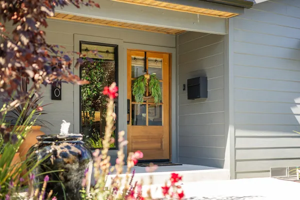 $875,000 | 1710 West School Avenue, Visalia, CA 93291
