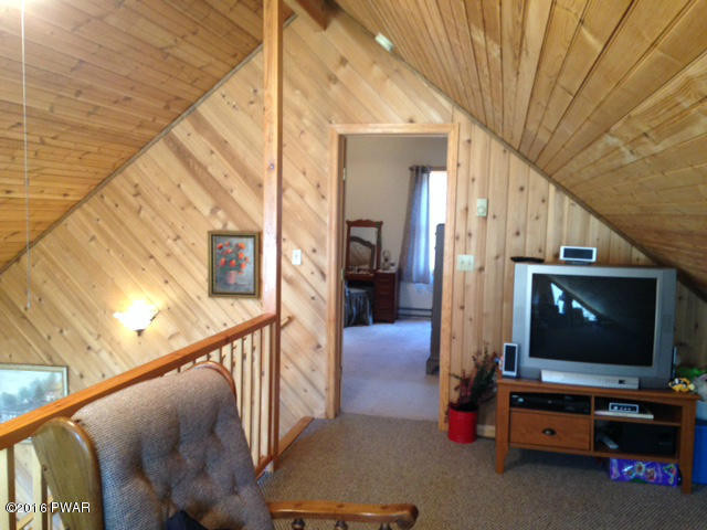 1043 Boat House Road Lake Ariel, PA 18436 - Photo 33 of 52