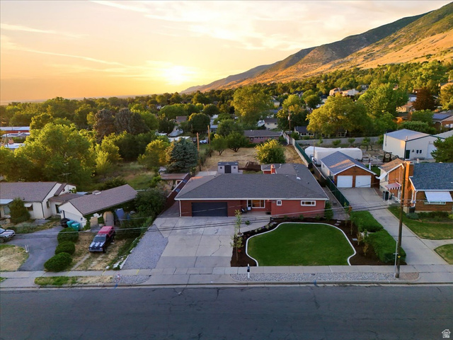 555 East Pages Lane Centerville, UT 84014 - Photo 5 of 57