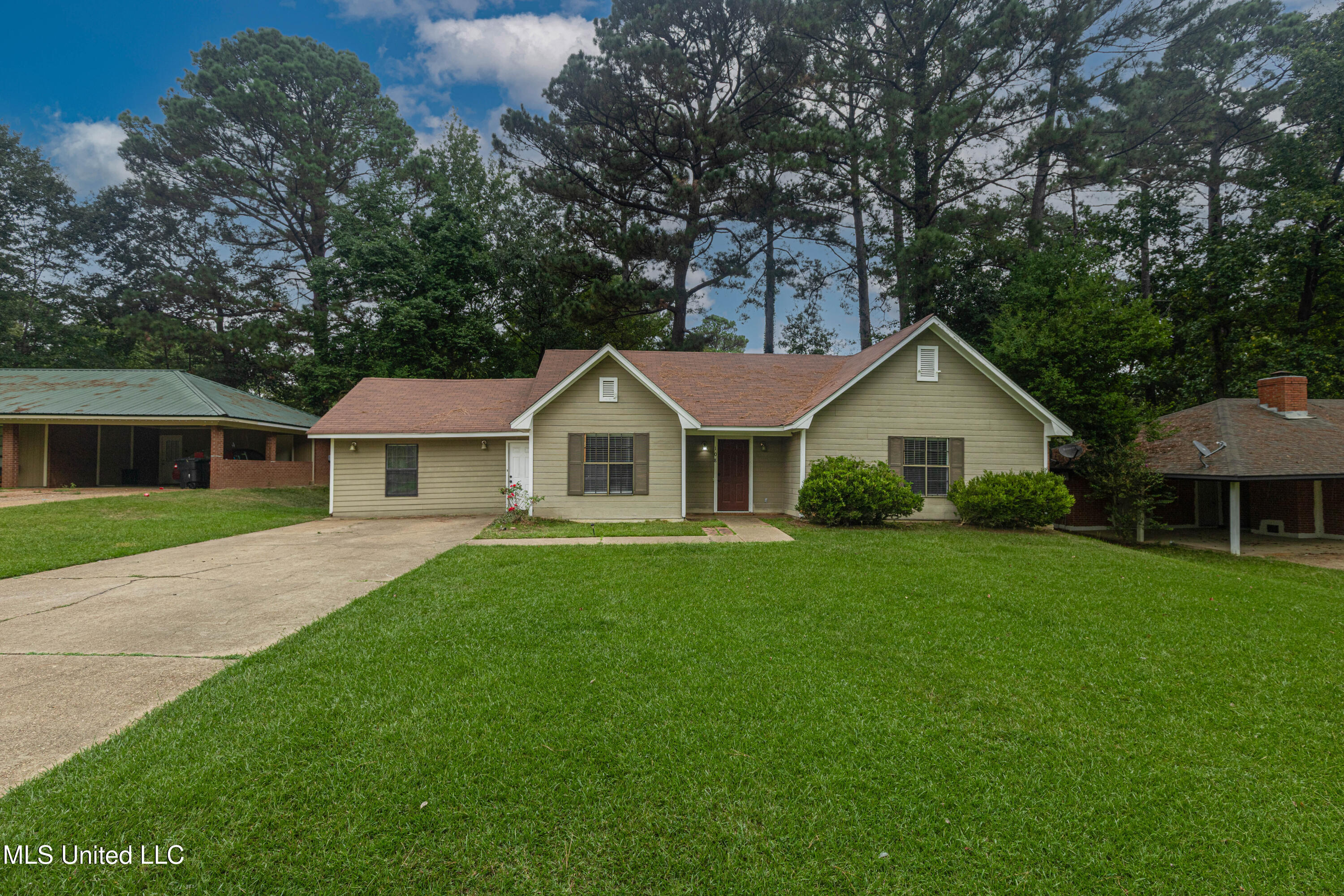 108 Wildwood Lane Brandon, MS 39047 - Photo 1 of 36 IMG_5894-Edit