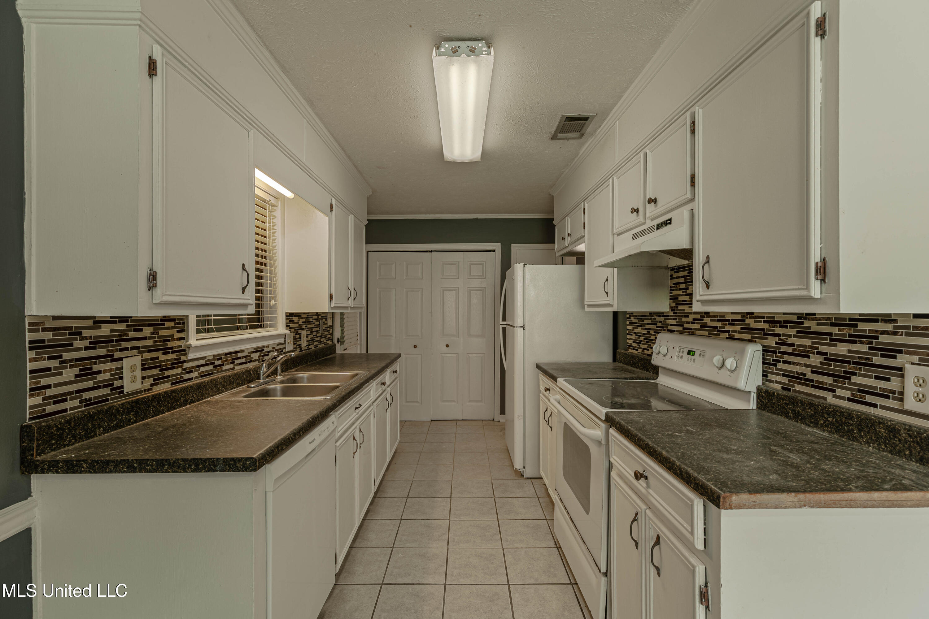 108 Wildwood Lane Brandon, MS 39047 - Photo 13 of 36 IMG_5916-Edit