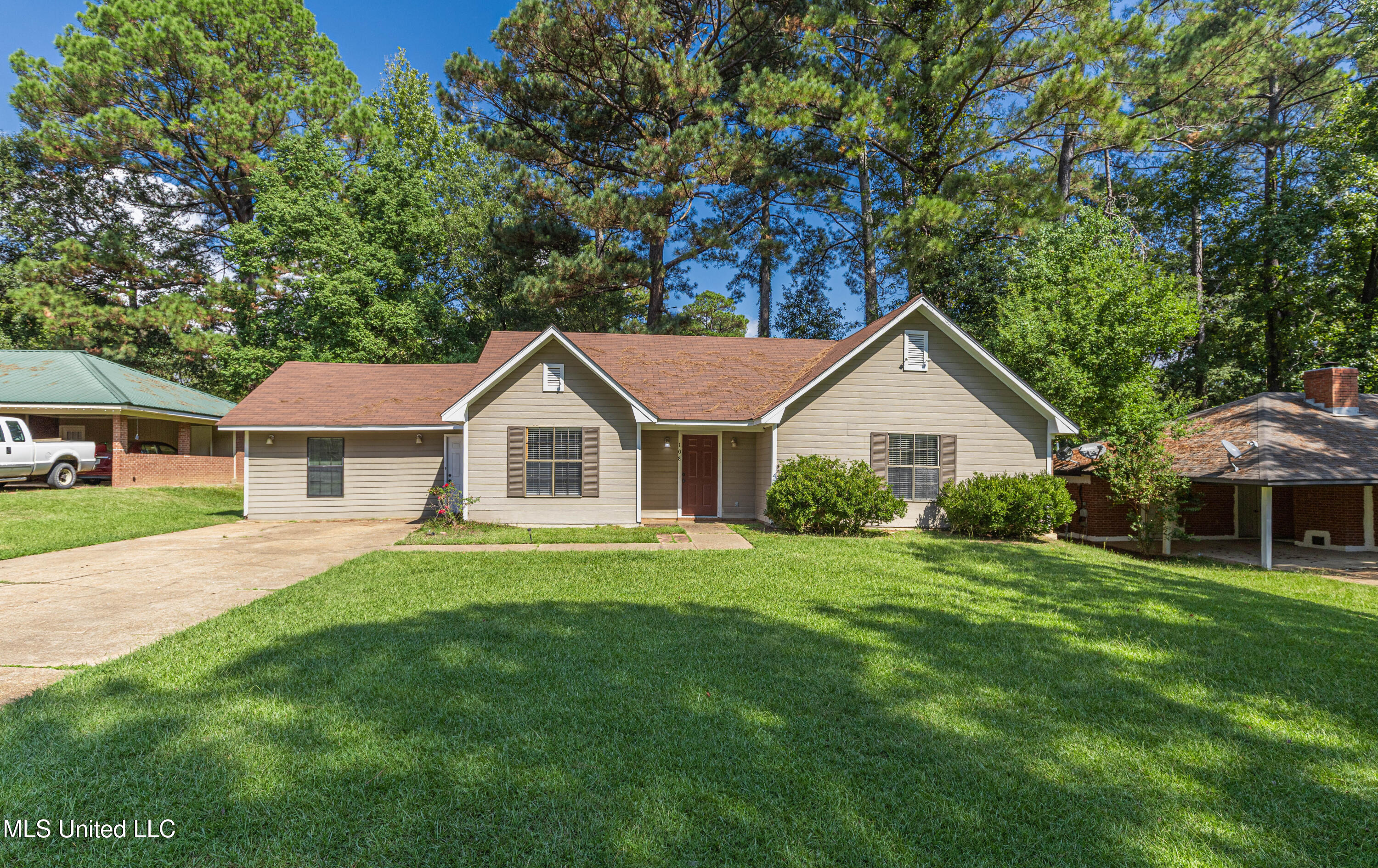 108 Wildwood Lane Brandon, MS 39047 - Photo 3 of 36 IMG_5890