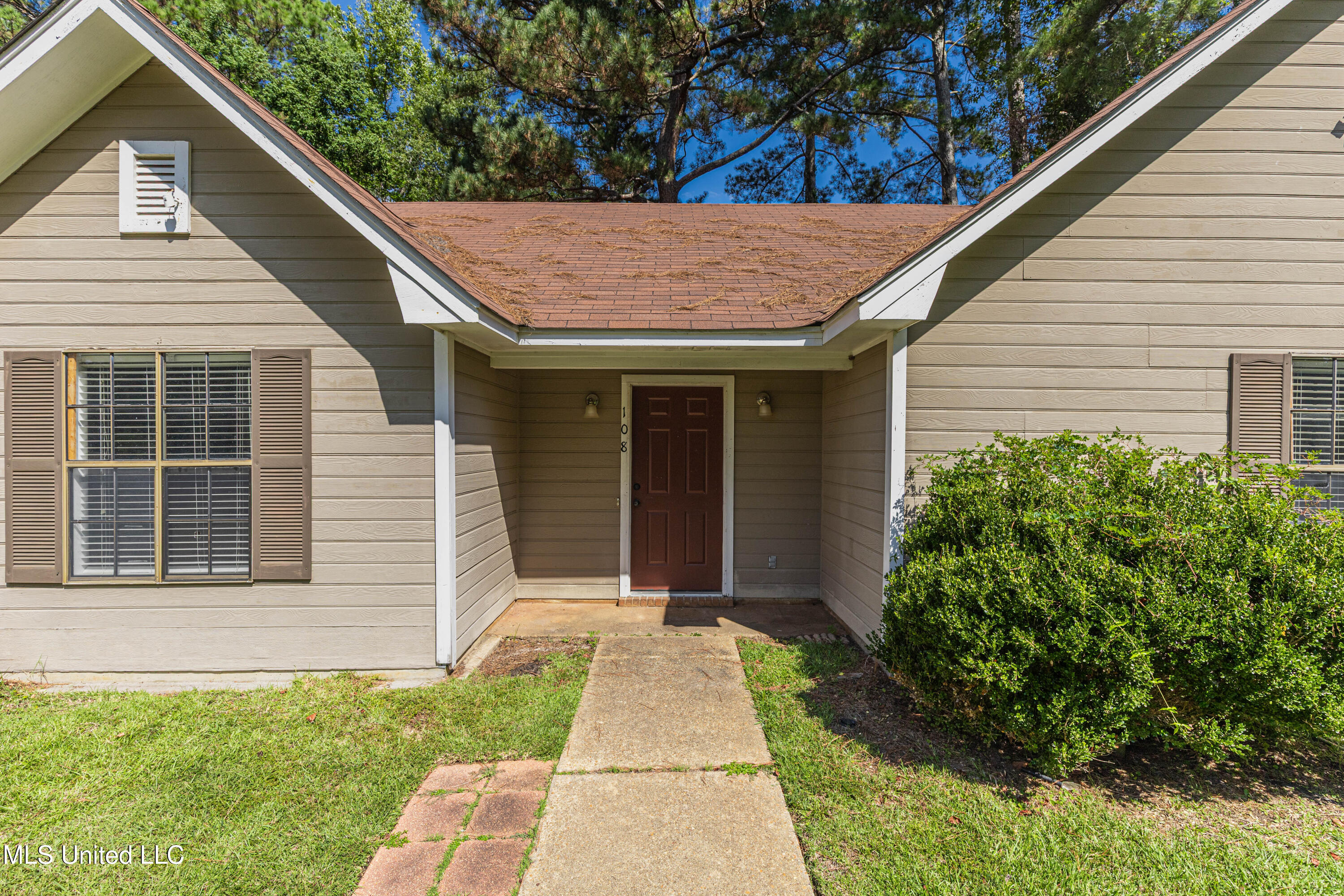 108 Wildwood Lane Brandon, MS 39047 - Photo 5 of 36 IMG_5894