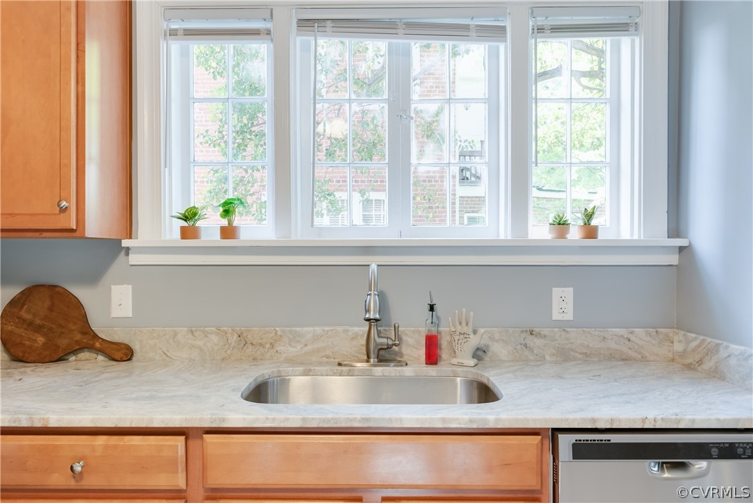807 Edgehill Road Richmond, VA 23222 - Photo 15 of 46 New granite countertops and natural light.