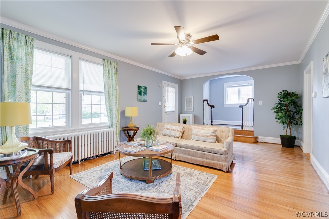 807 Edgehill Road Richmond, VA 23222 - Photo 4 of 46 Front living room with hardwood floors and tons of