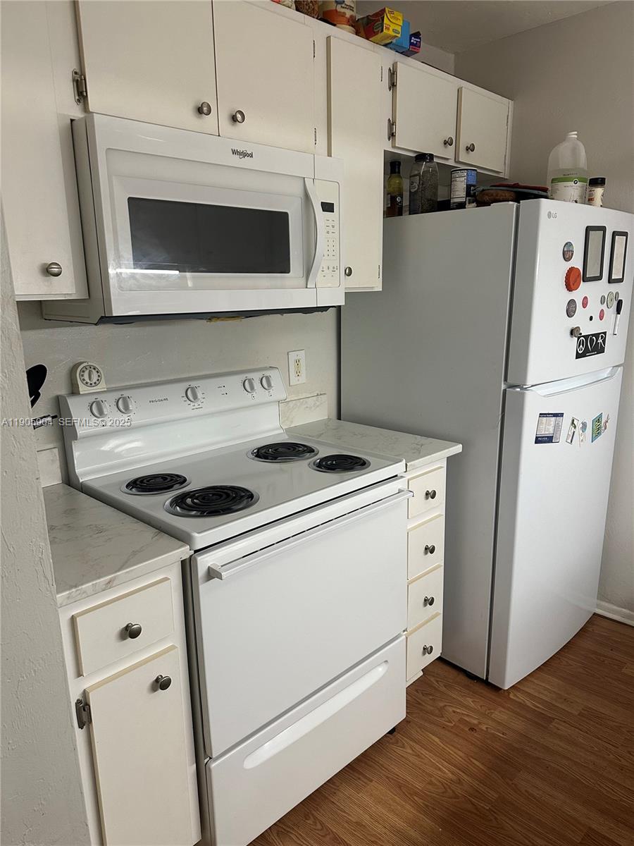 4000 Southwest 23rd Street, Unit 2301 Gainesville, FL 32608 - Photo 6 of 19 a utility room with dryer and washer