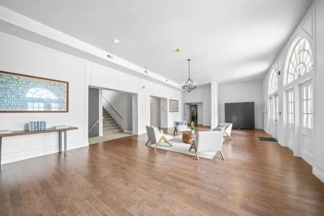 a view of building with a yard