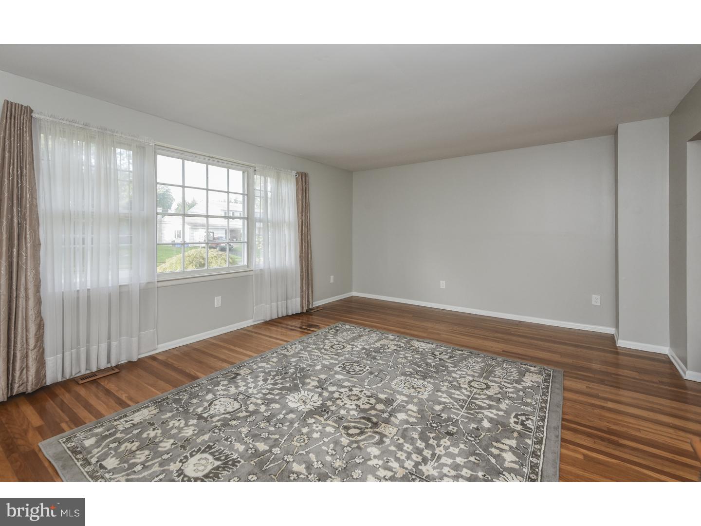 519 Winchester Road Warminster, PA 18974 - Photo 3 of 24 Living Room
