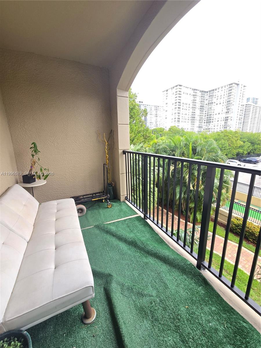 17150 North Bay Road, Unit 2316 Sunny Isles Beach, FL 33160 - Photo 7 of 9 a view of a balcony with yard
