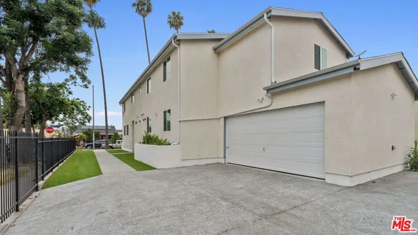 a view of a house with a backyard